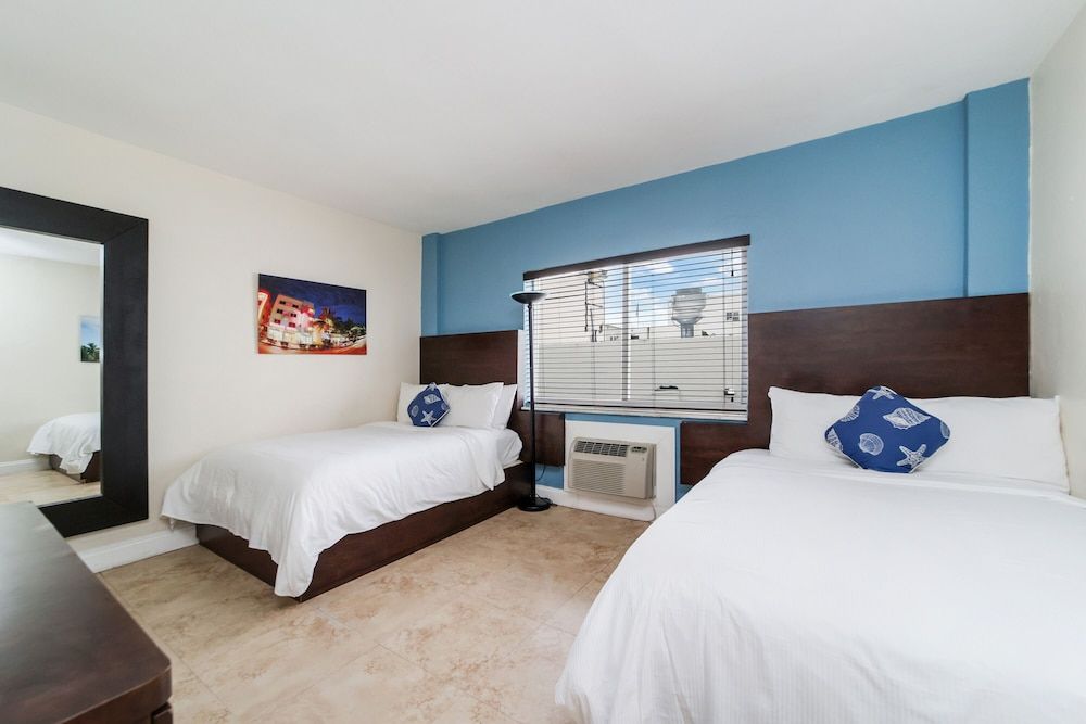 Starlite Hotel Standard Double Room, 2 Double Beds, Private Bathroom (Self check-in) 3