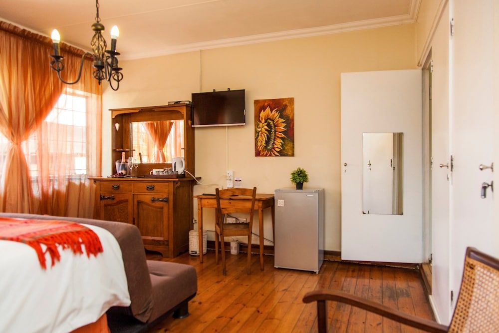 3@Marion Guesthouse Executive Room, 1 King Bed 5