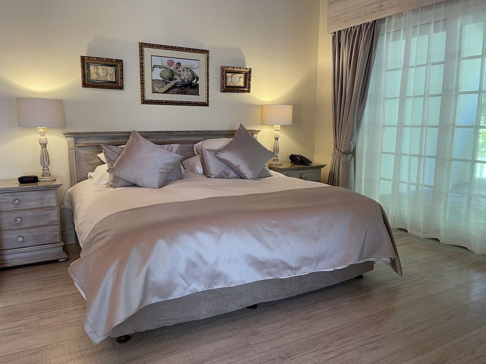 Le Manoir de Brendel Deluxe Suite, Garden View