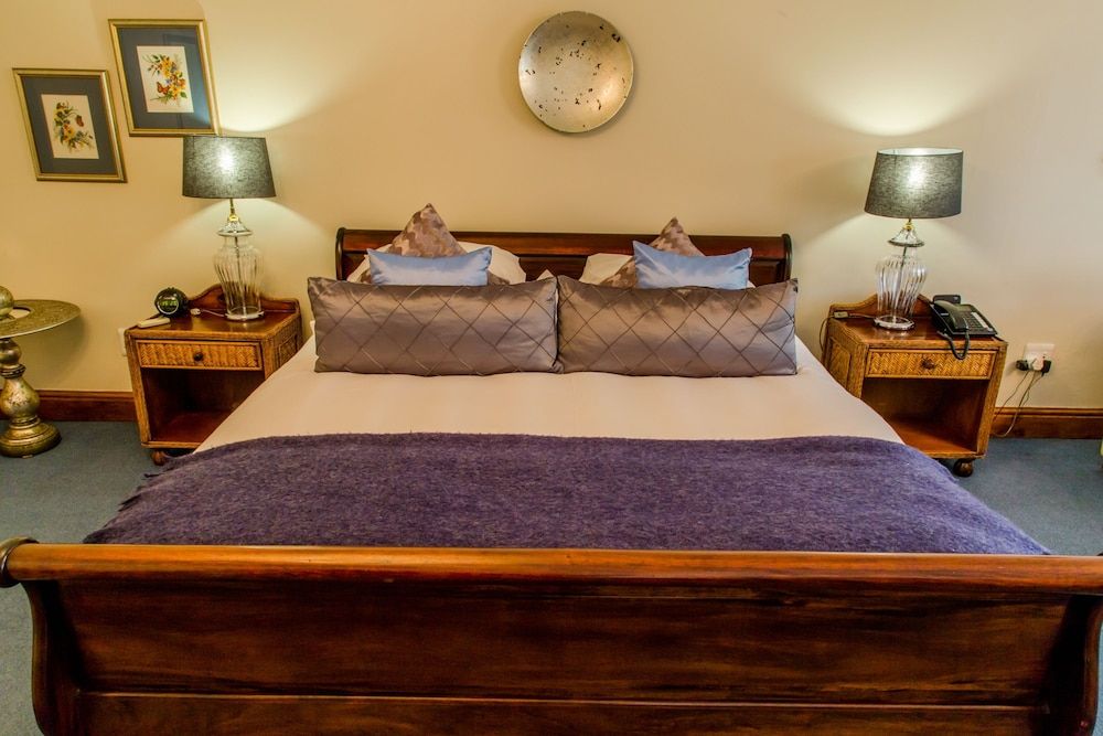 Le Manoir de Brendel Executive Poolside Mountain View Suite