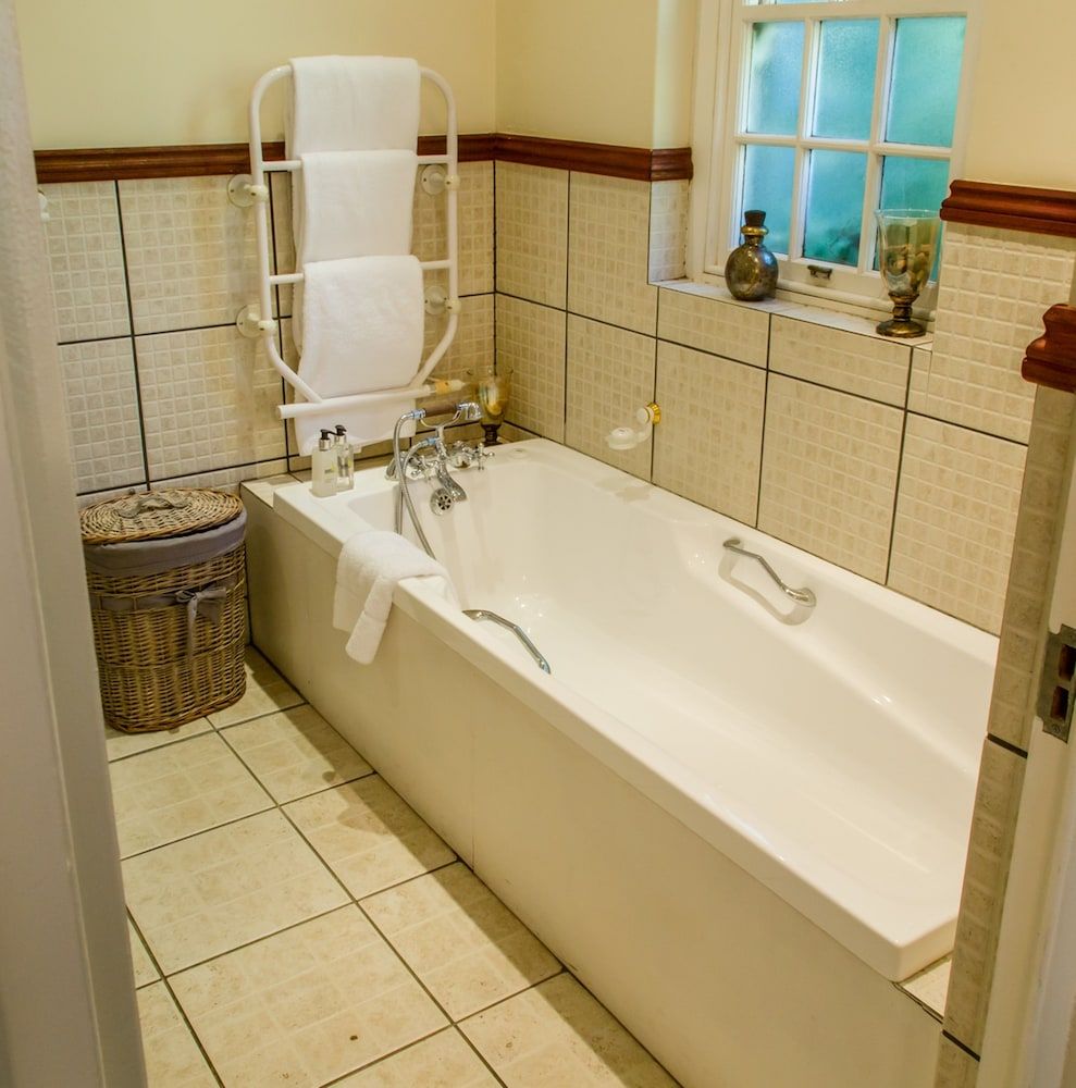 Le Manoir de Brendel Executive Poolside Mountain View Suite 2