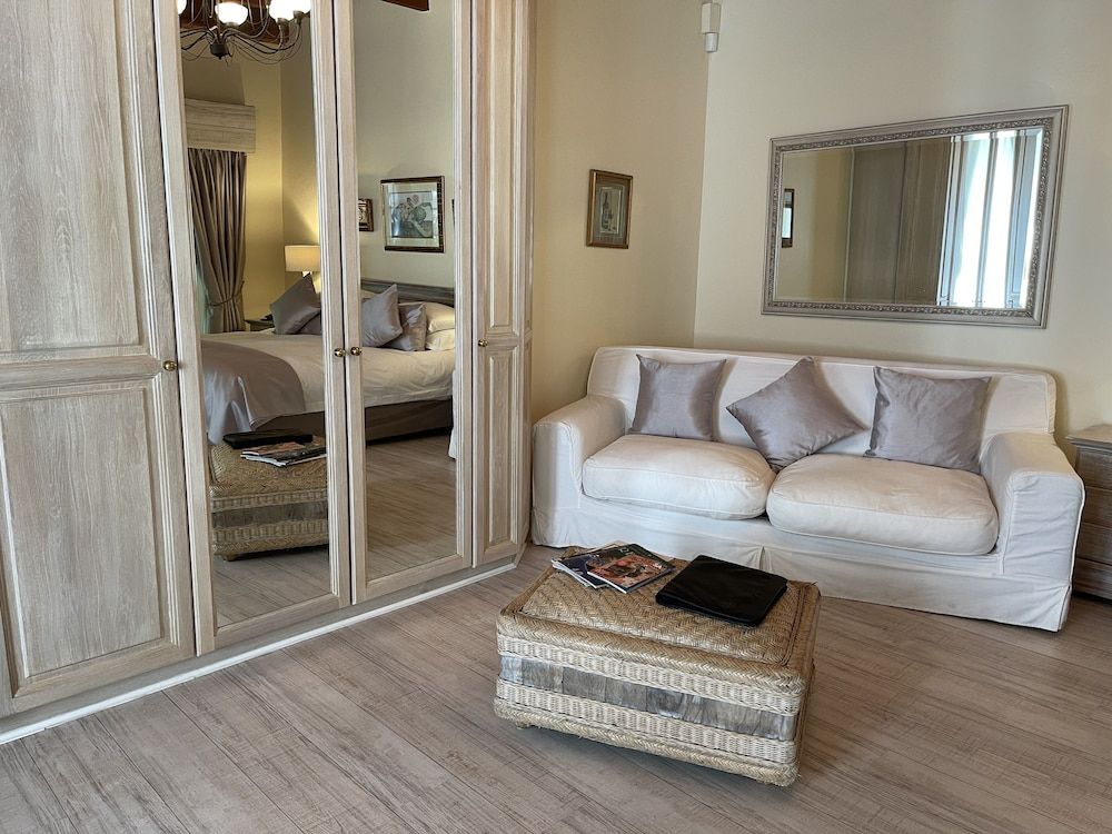 Le Manoir de Brendel Deluxe Suite, Garden View 4