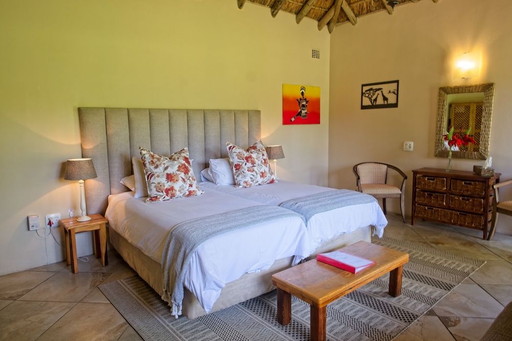 Chrislin African Lodge Room, 1 Queen Bed (Valencia hut) 4