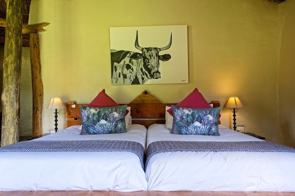 Chrislin African Lodge Room, 2 Twin Beds (Orchard hut)