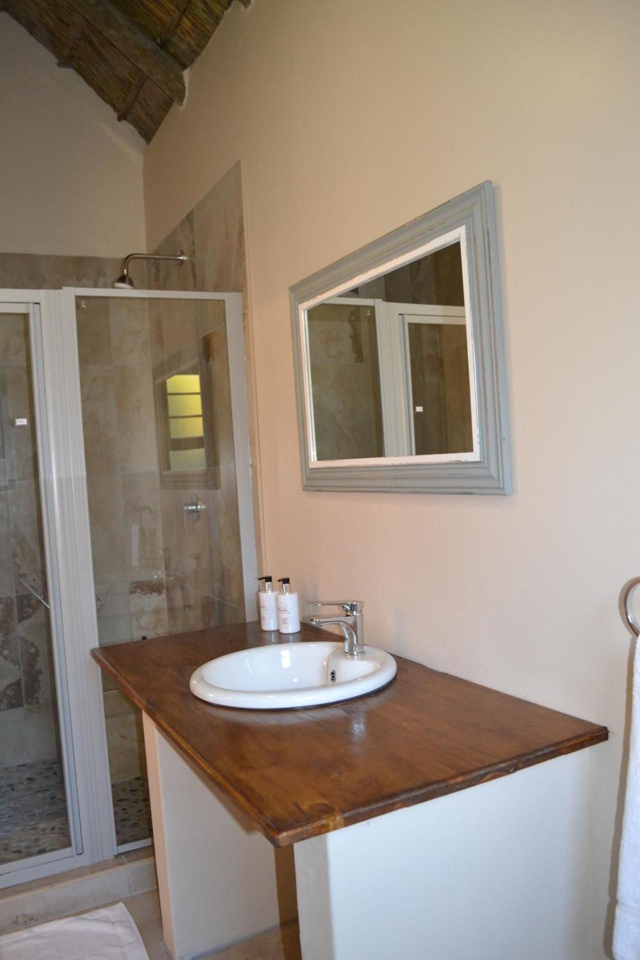 Valencia Bungalow with twin Beds 