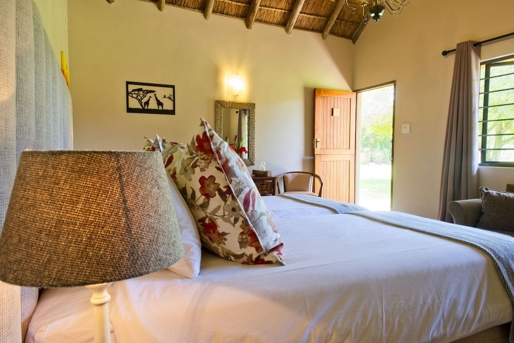 Chrislin African Lodge Room, 1 Queen Bed (Valencia hut) 5