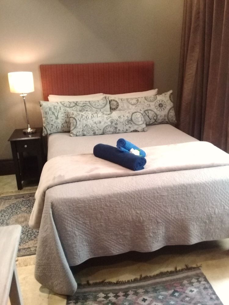 Standard Studio Suite, 1 Double Bed, Bathtub, Poolside