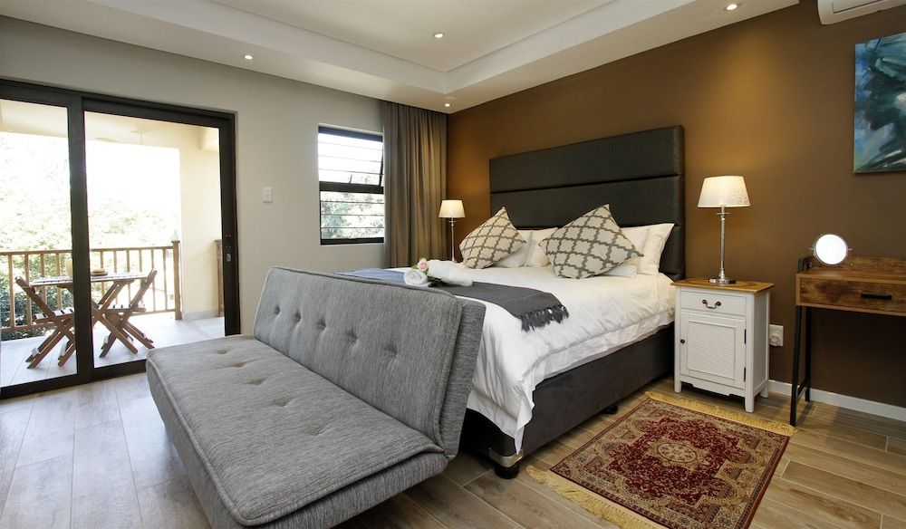Premier Studio Suite, 1 King Bed with Sofa bed, Kitchenette