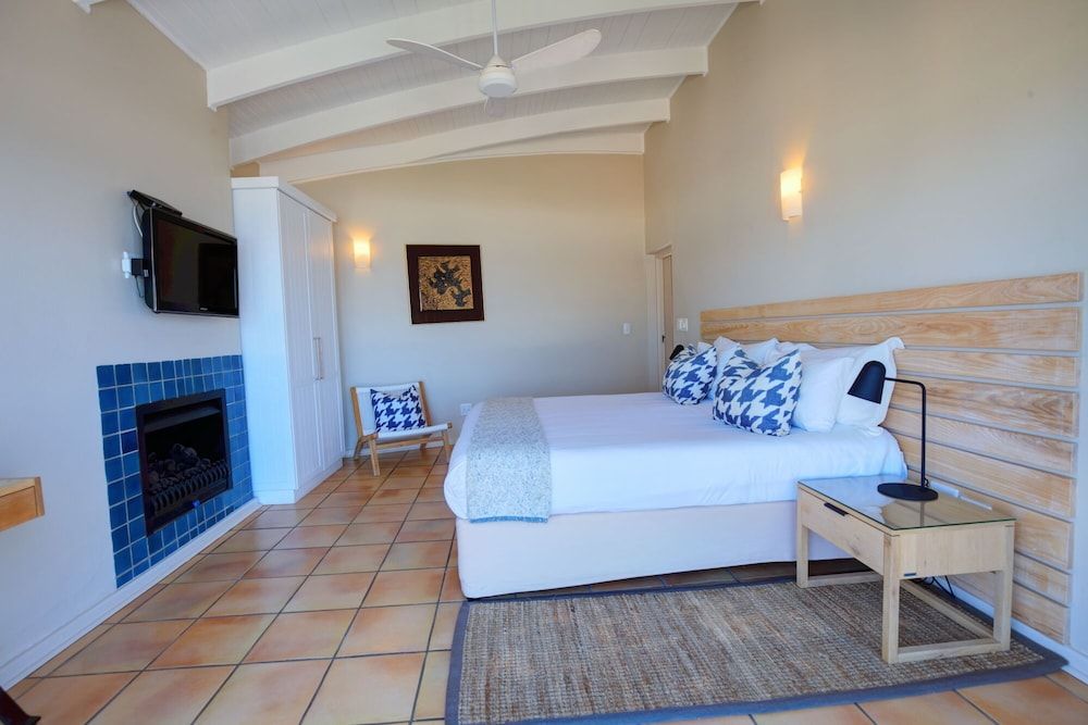 Periwinkle Guest Lodge Superior Double Room, 1 Bedroom, Beach View 4