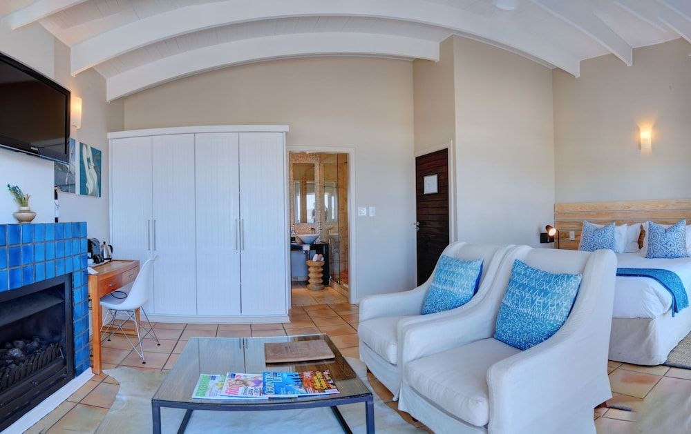 Periwinkle Guest Lodge Superior Double Room, 1 Bedroom, Beach View 9