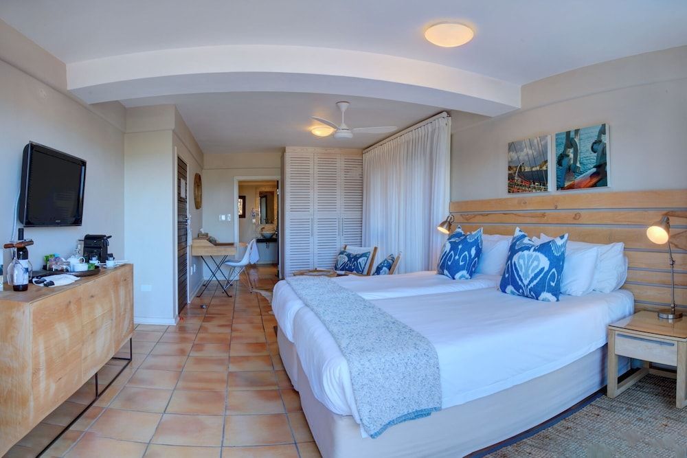 Periwinkle Guest Lodge Superior Double Room, 1 Bedroom, Beach View 2