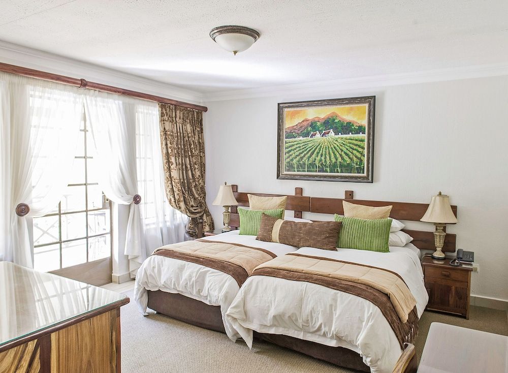 Afrique Boutique Hotel O.R. Tambo Luxury Room with 3/4 Beds (1)
