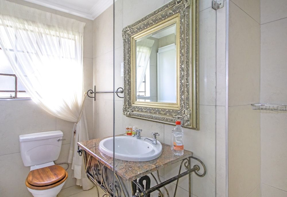 Afrique Boutique Hotel O.R. Tambo Long Stay Room (3) 20