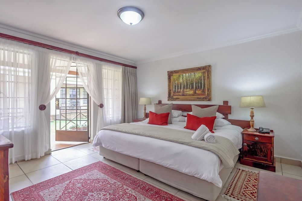Afrique Boutique Hotel O.R. Tambo Luxury Double Room (4) 9