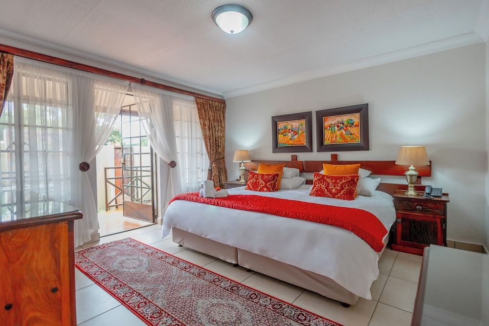 Afrique Boutique Hotel O.R. Tambo Luxury Double Room (4) 7