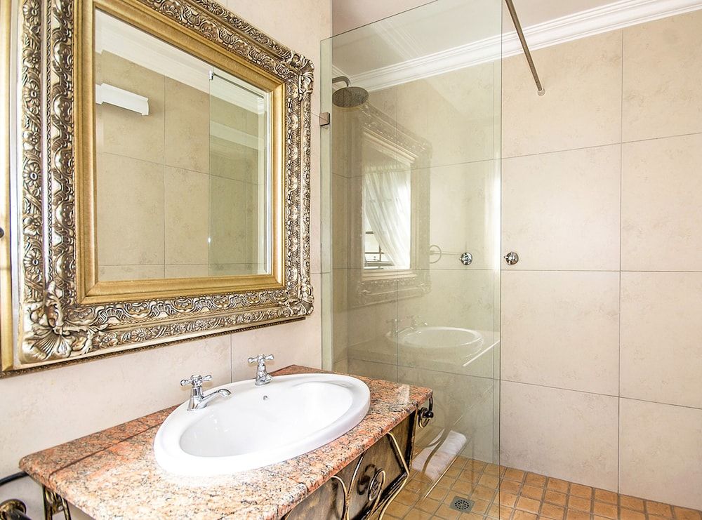 Afrique Boutique Hotel O.R. Tambo Luxury Double Room (4) 12