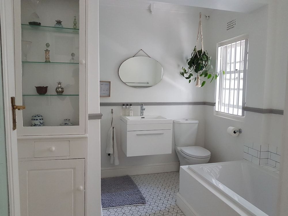 Gilmour Hill French Room 4