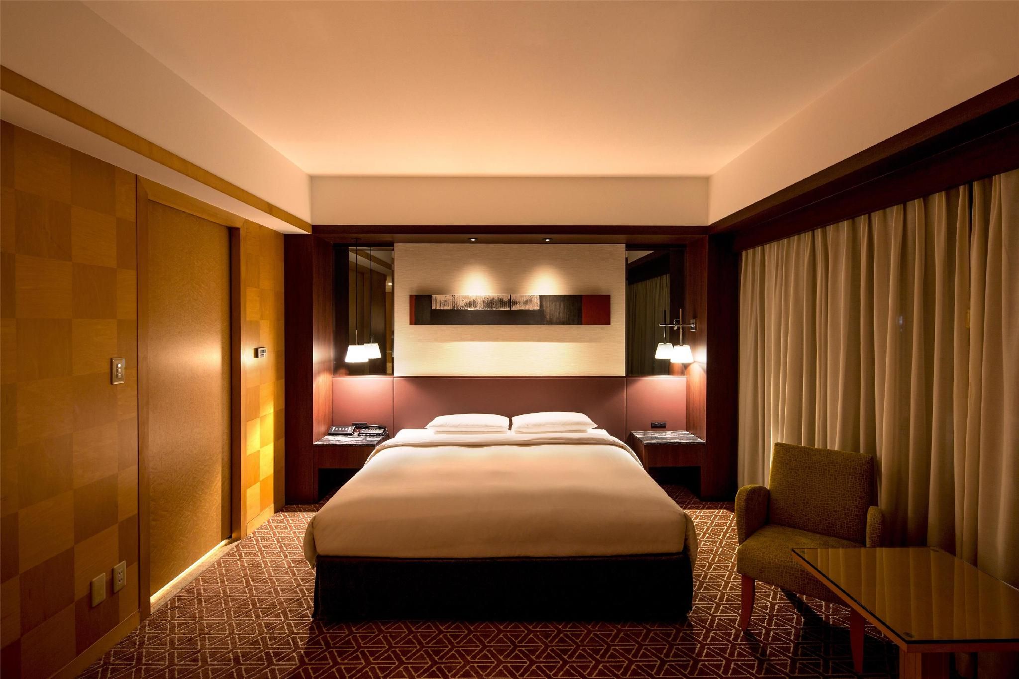 1 King Bed