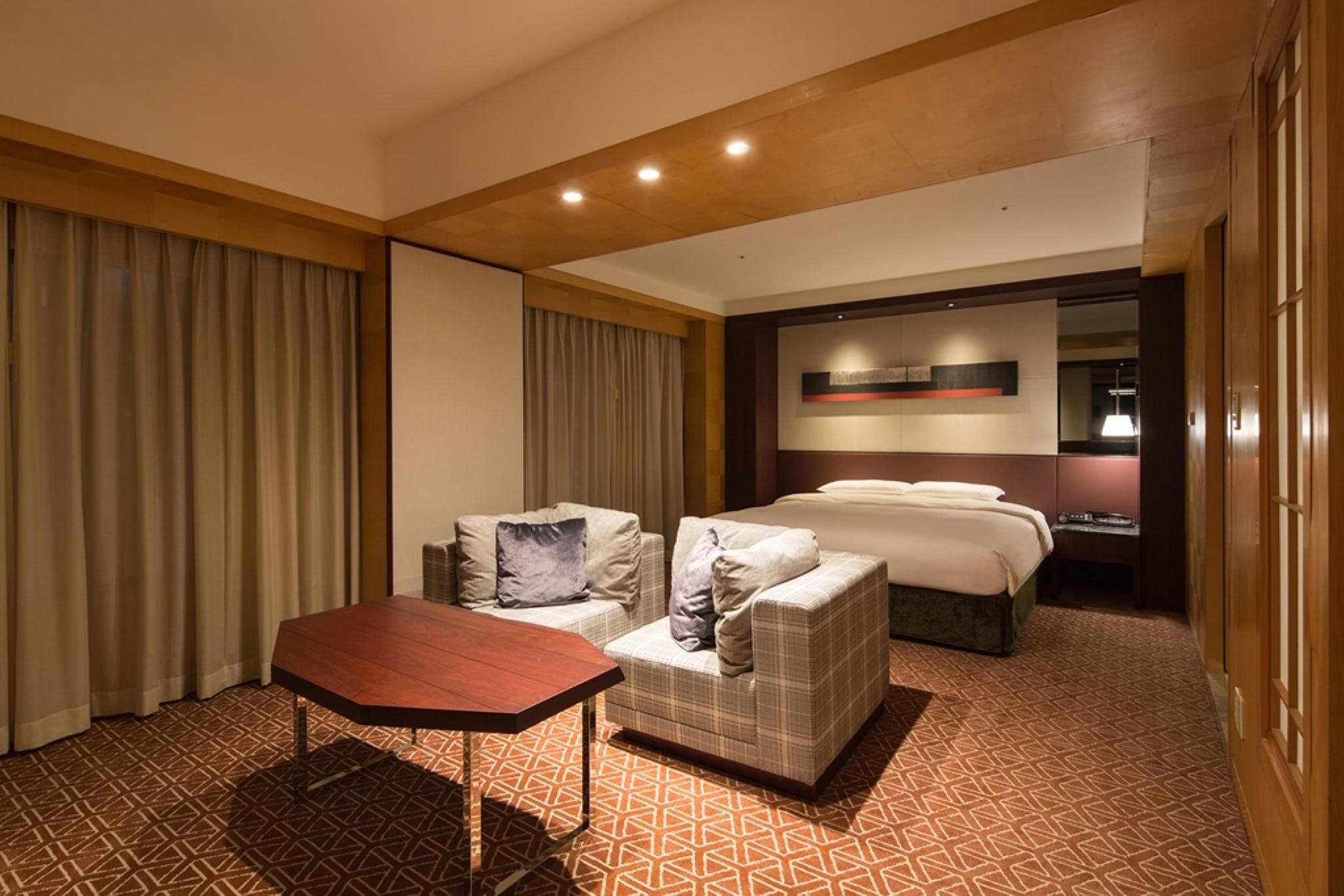 1 King Bed Deluxe
