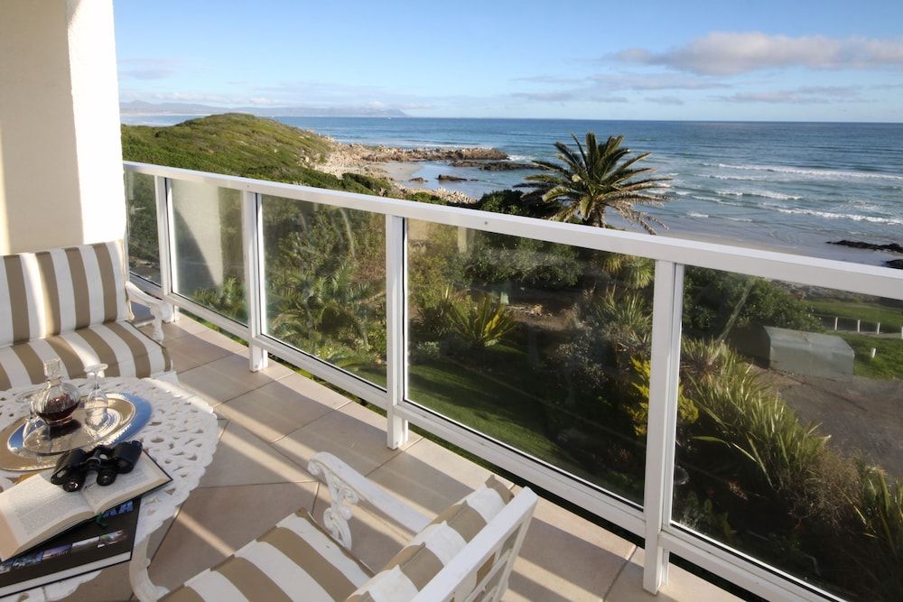 Hermanus Beachfront Lodge Premier Suite 7