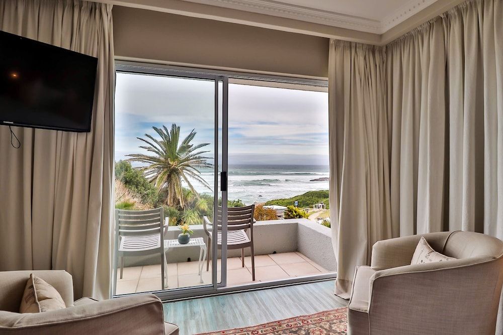 Hermanus Beachfront Lodge Premier Suite 9