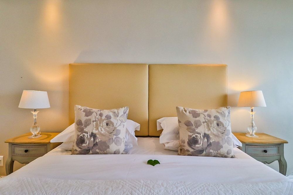 Hermanus Beachfront Lodge Premier Suite 2