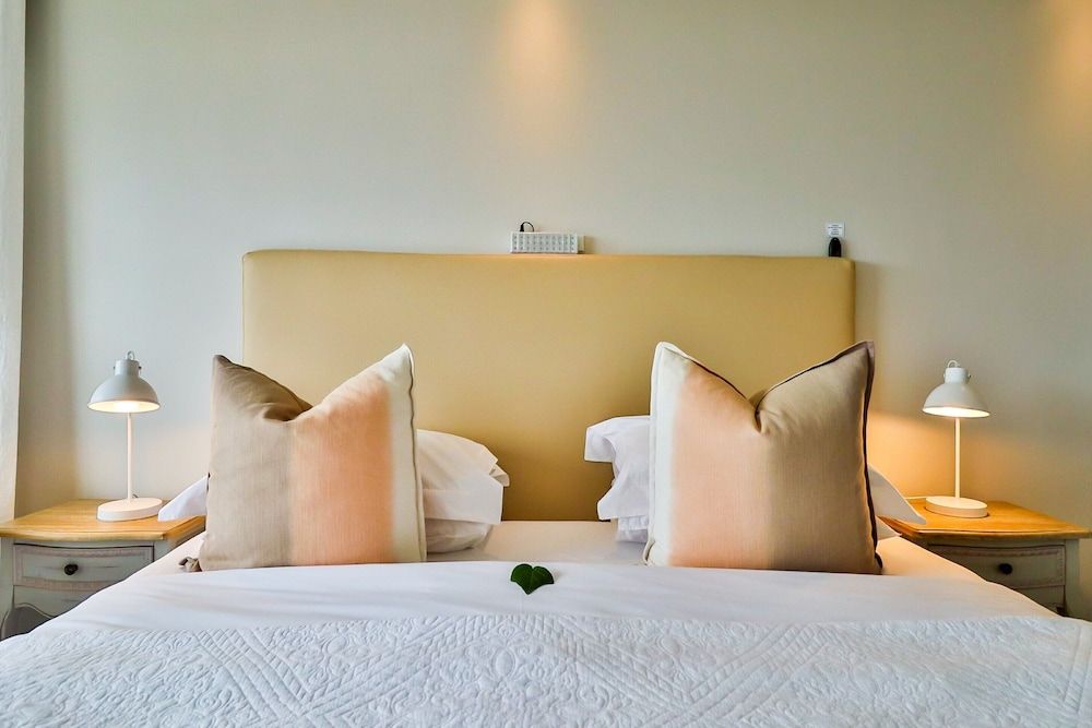 Hermanus Beachfront Lodge Premier Suite 5