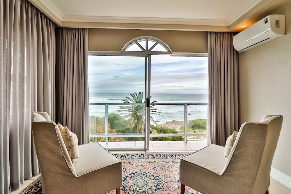 Hermanus Beachfront Lodge Luxury Room, Ocean View 4