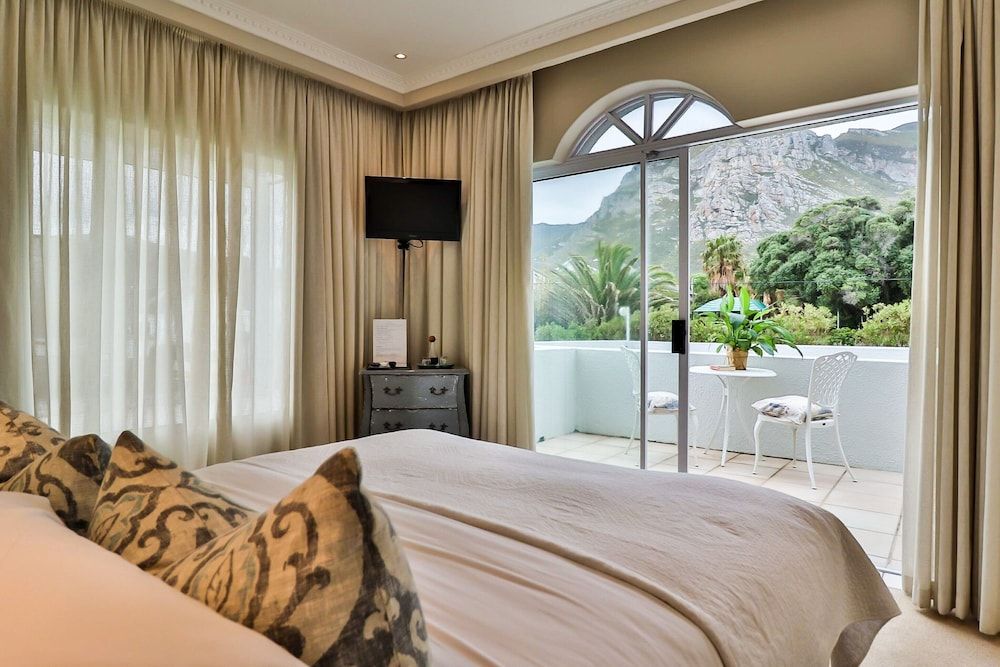 Hermanus Beachfront Lodge Luxury Suite, Mountain View 3