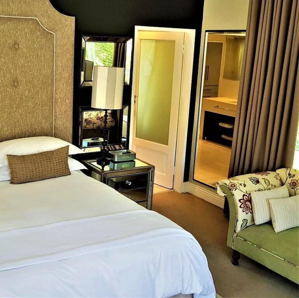 Q on First Deluxe Room 2