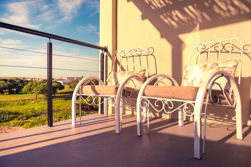 Le Mahi Guest House Luxury Double or Twin Room, 1 King Bed, Balcony, Partial Ocean View 4