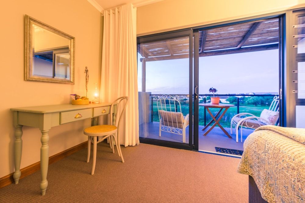 Le Mahi Guest House Luxury Double or Twin Room, 1 King Bed, Balcony, Partial Ocean View 8