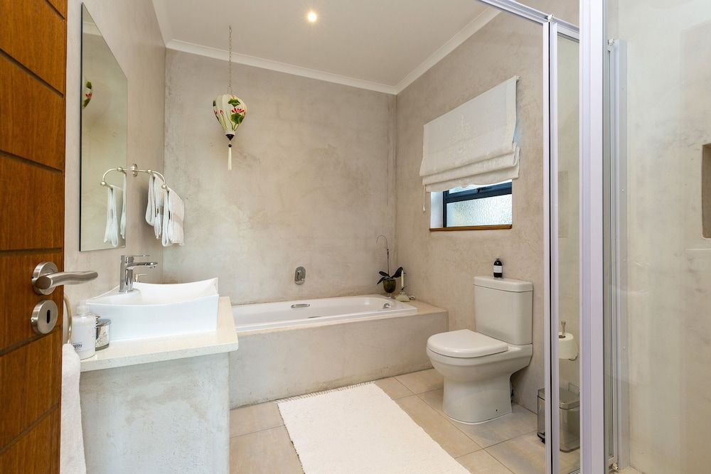 Le Mahi Guest House Luxury Double or Twin Room, 1 King Bed, Balcony, Partial Ocean View 6