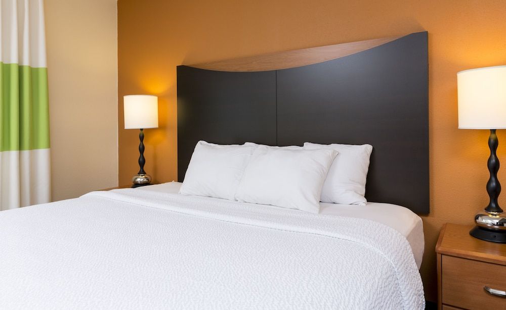 Room, 1 King Bed (Mobility/Hearing Access, Roll-In Shwr)