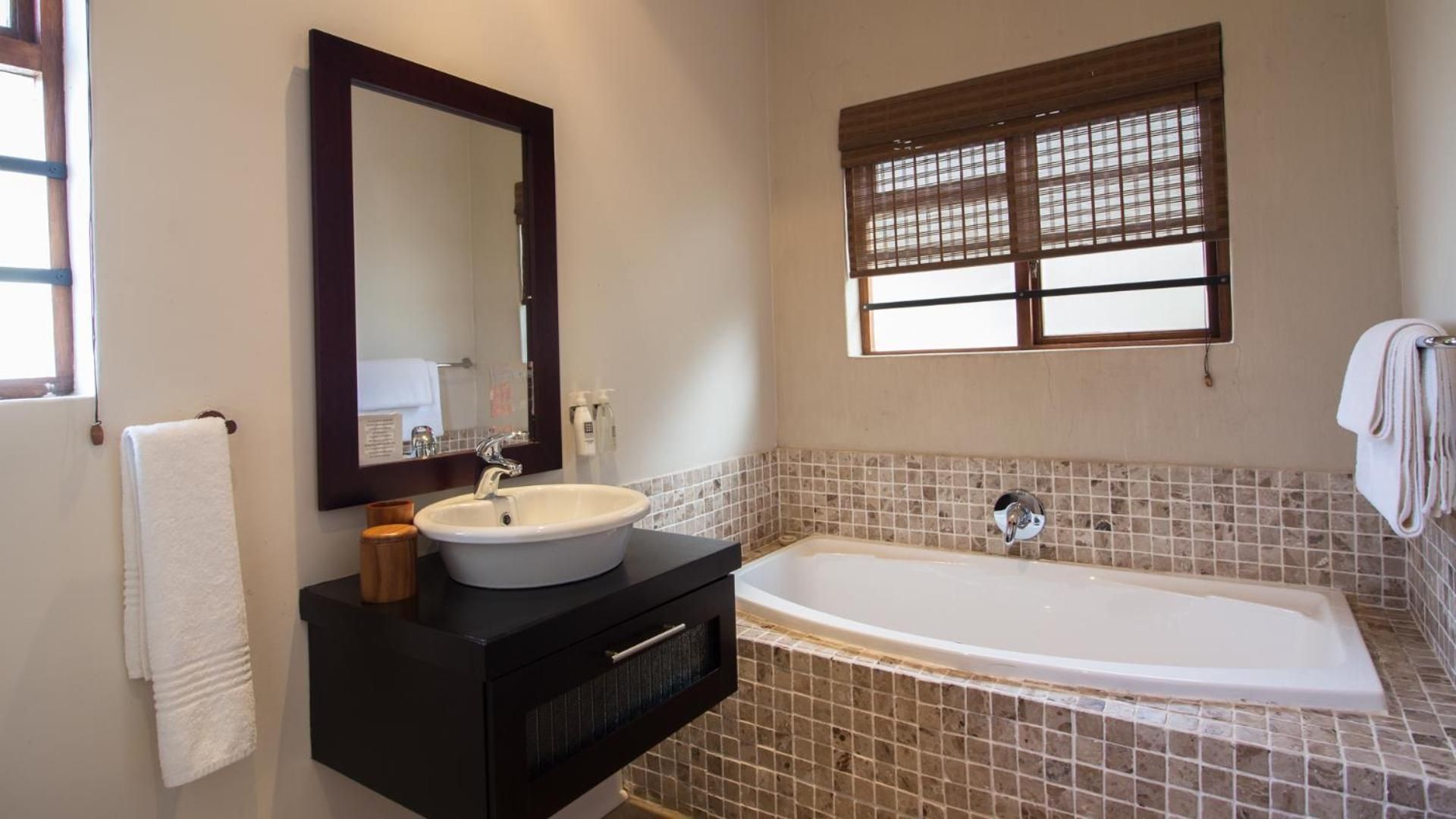 Manor 38 Hotel Luxury Room 3