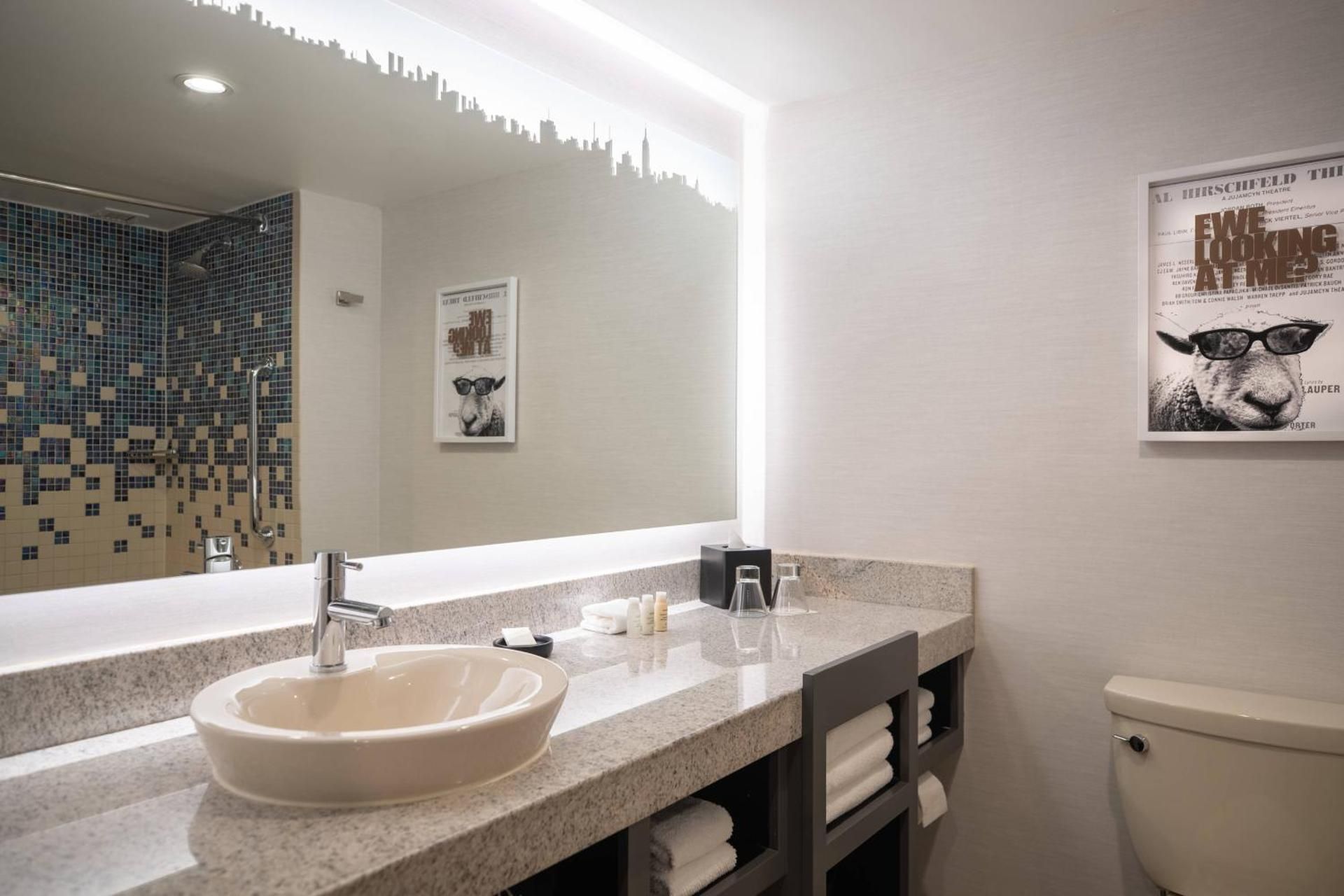 King Room with Adapted Tub - Mobility Accessible