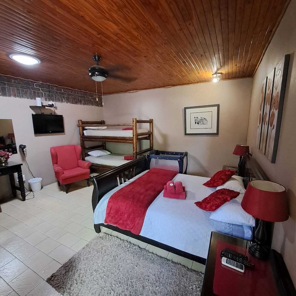 Royal Game Guest House Family Room 9