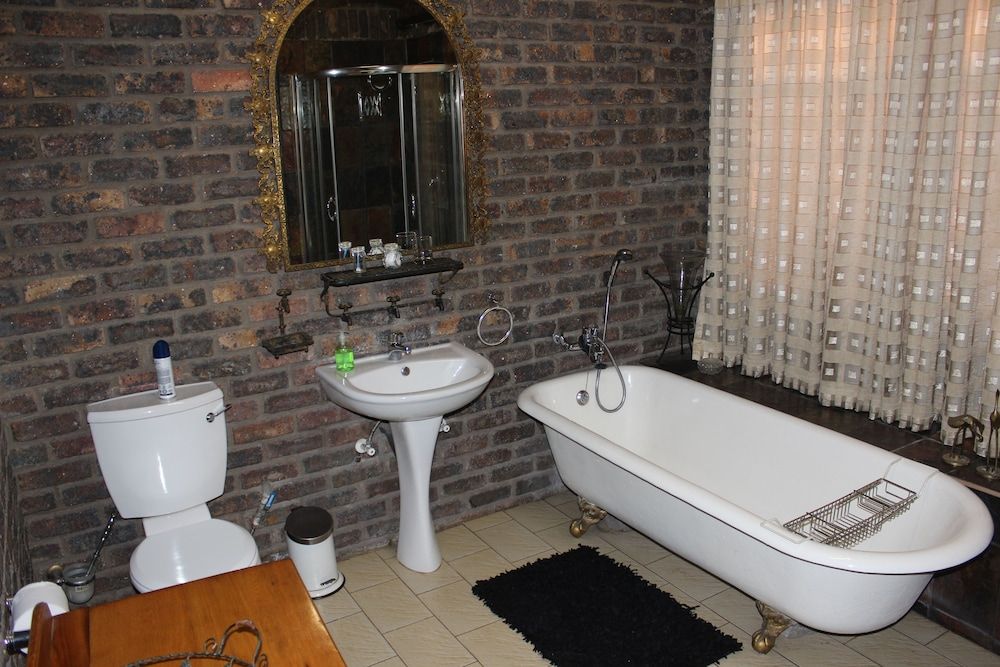 Royal Game Guest House Family Room 17