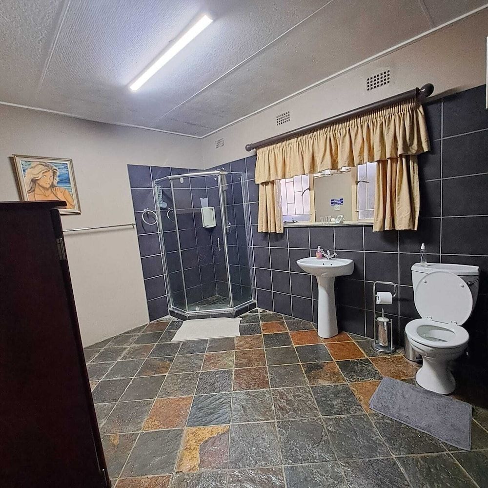 Royal Game Guest House Family Room 19