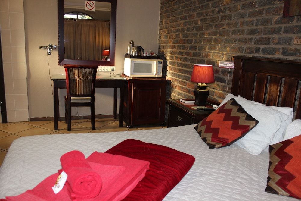 Royal Game Guest House Family Room 11