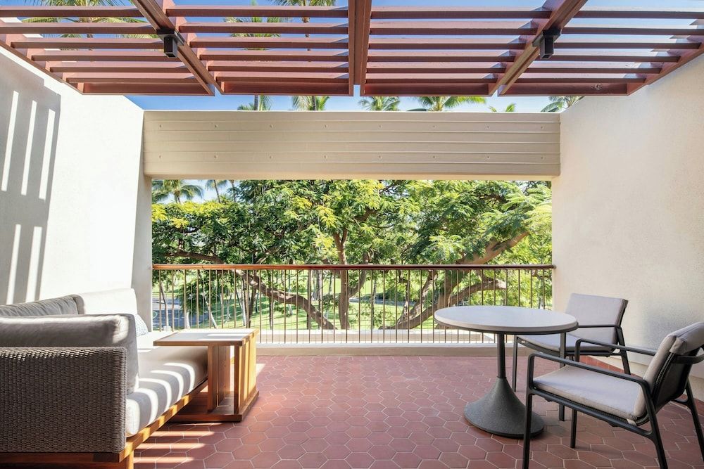 Room, 1 King Bed, Golf View, Tower (Newly Renovated)