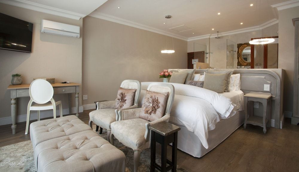 Honeymoon Suite