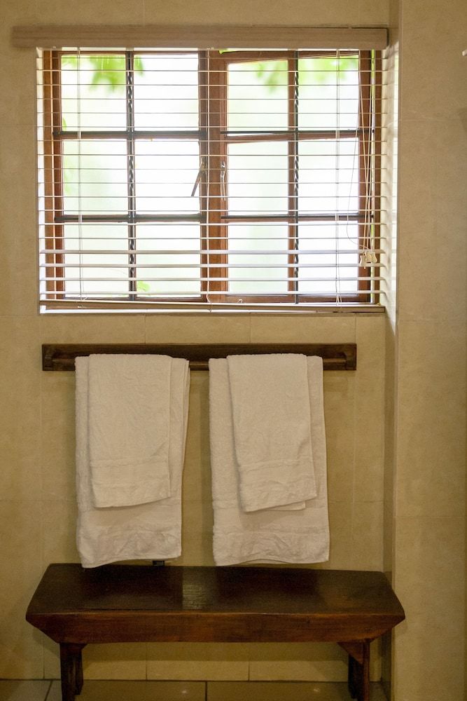 Town and Country Guest House Deluxe Double Room 3