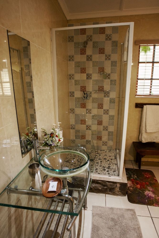 Town and Country Guest House Deluxe Double Room 6