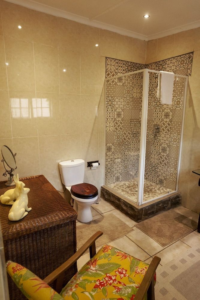 Town and Country Guest House Family Room 6