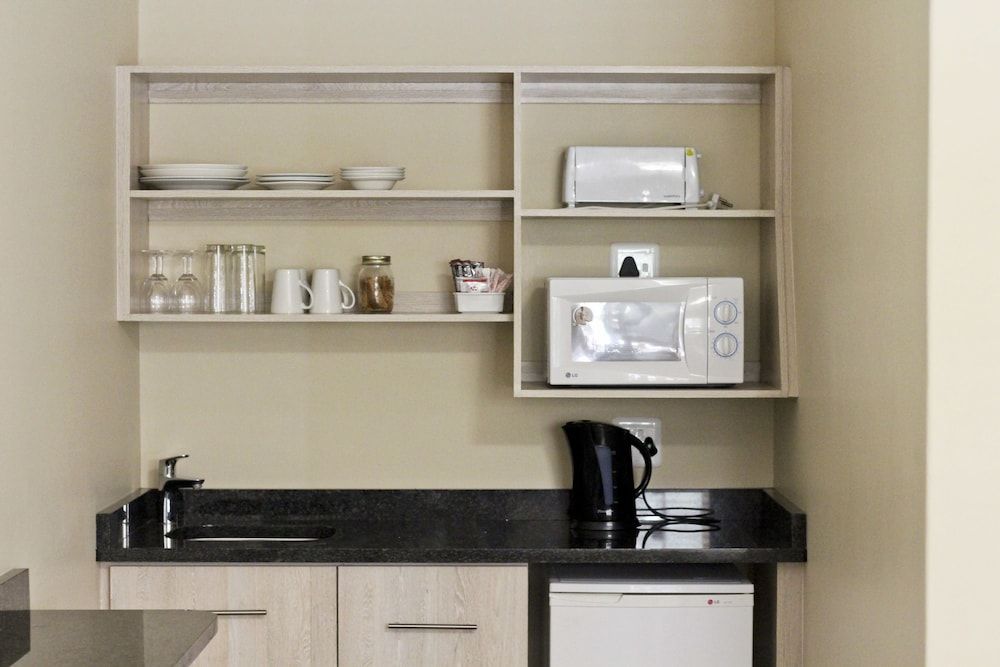 17 on Bird Guest House Family Room, 1 Bedroom (King Room) 7