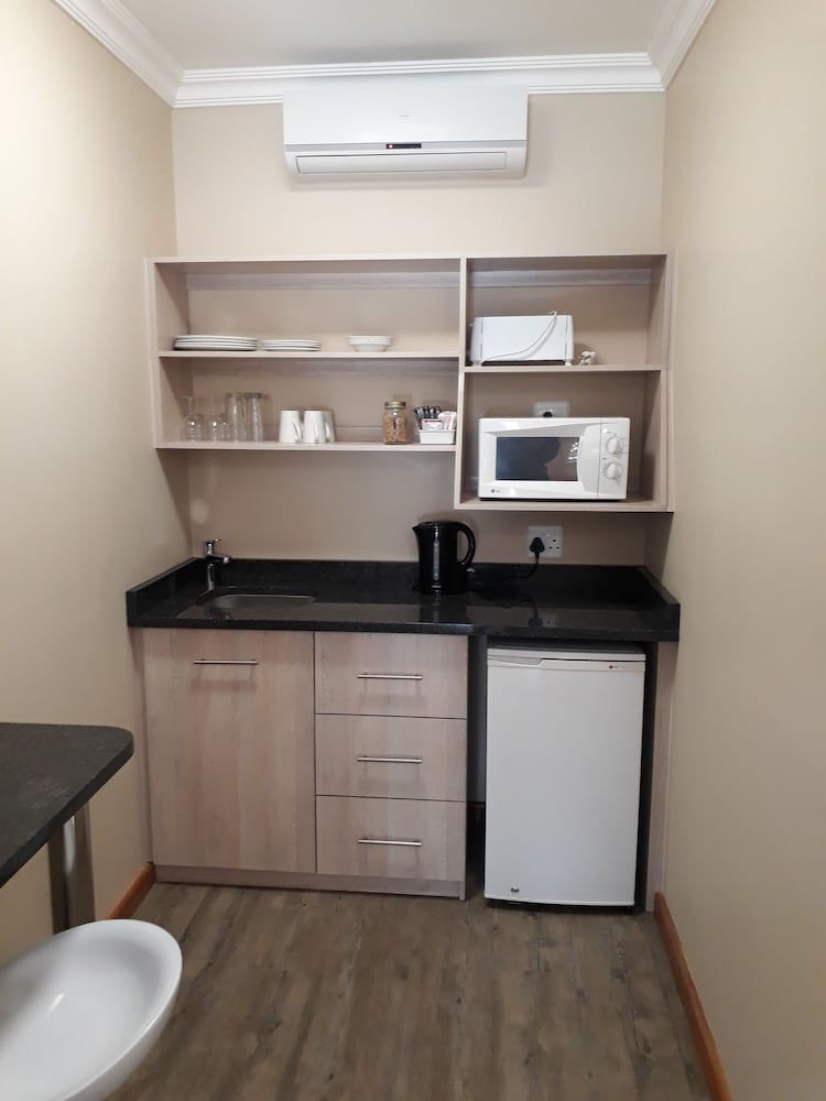 17 on Bird Guest House Family Room, 1 Bedroom (King Room) 6