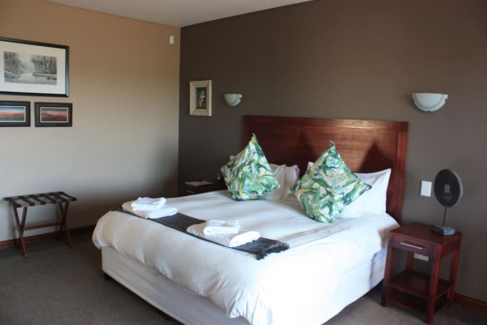 Over The Moon Guesthouse Luxury Double or Twin Room 6