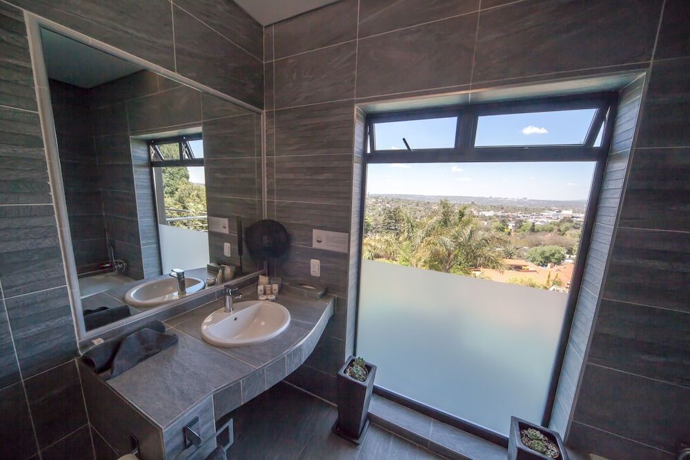 Over The Moon Guesthouse Luxury Double or Twin Room 14