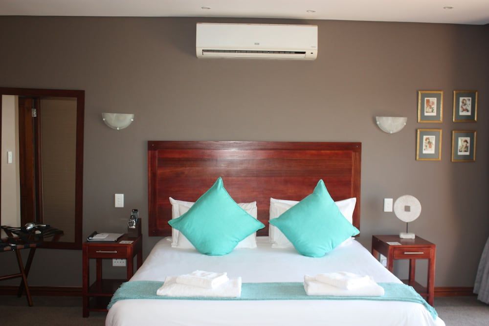 Over The Moon Guesthouse Luxury Double or Twin Room 7